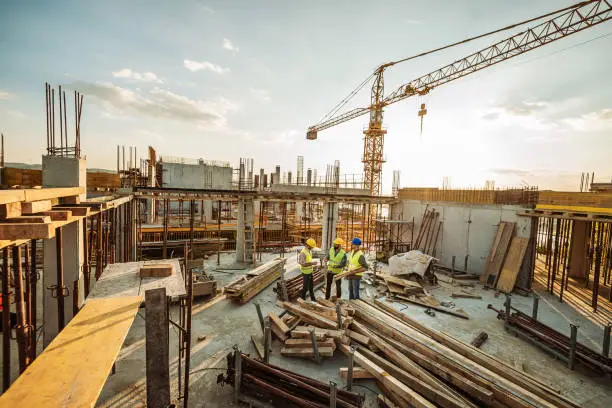 ouvriers roumains dans le secteur du bâtiment